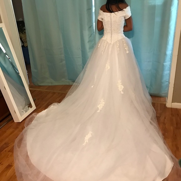 Lady Roi Bridal Wedding Gown Size 4 - Picture 3 of 8